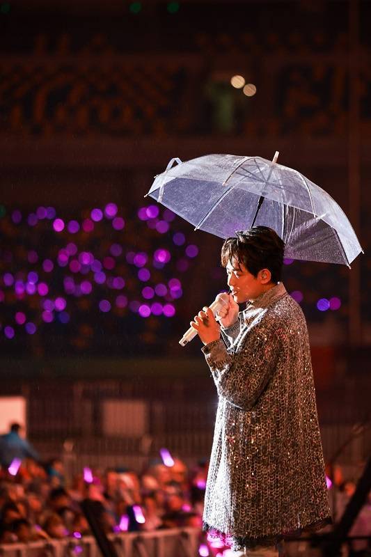西安这场青春音乐趴，刮风下雨也拦不住大家嗨！