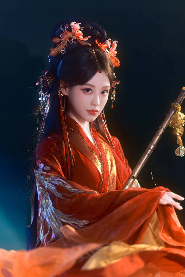 祝绪丹红衣拿伞，下一秒变身暗夜修罗，又帅又带感！