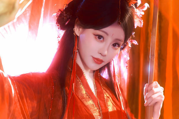 祝绪丹红衣拿伞，下一秒变身暗夜修罗，又帅又带感！