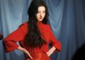 宋祖儿雪地里美疯了！托腮一笑，全是冬天的味道缩略图
