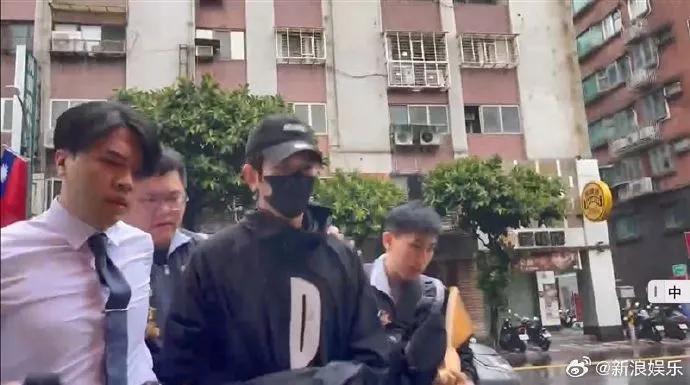贾静雯谈老公被带走：太意外了，孩子看到爸爸戴手铐都吓懵了
