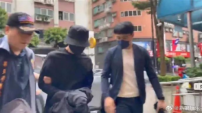 贾静雯谈老公被带走：太意外了，孩子看到爸爸戴手铐都吓懵了
