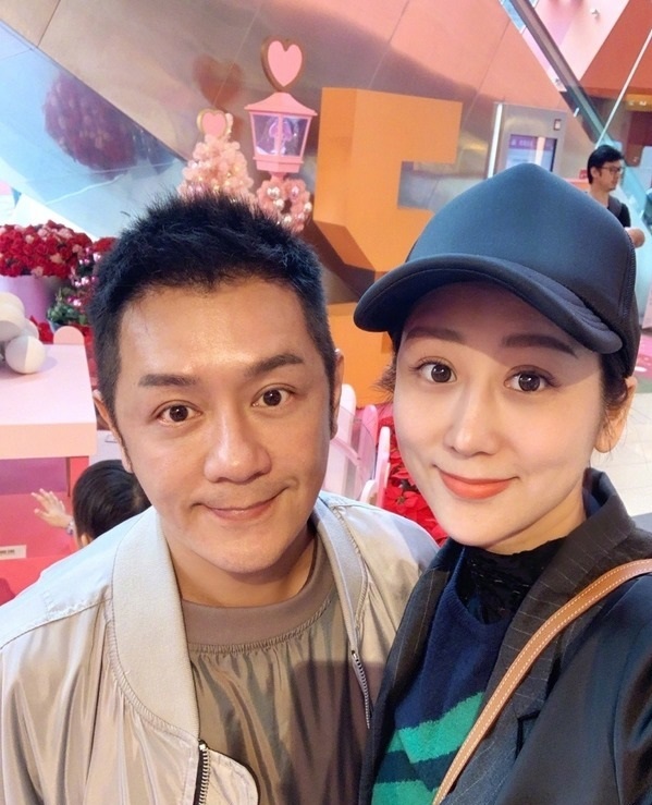 56岁港星近照曝光，网友狂吐槽：医美做太狠脸都僵了